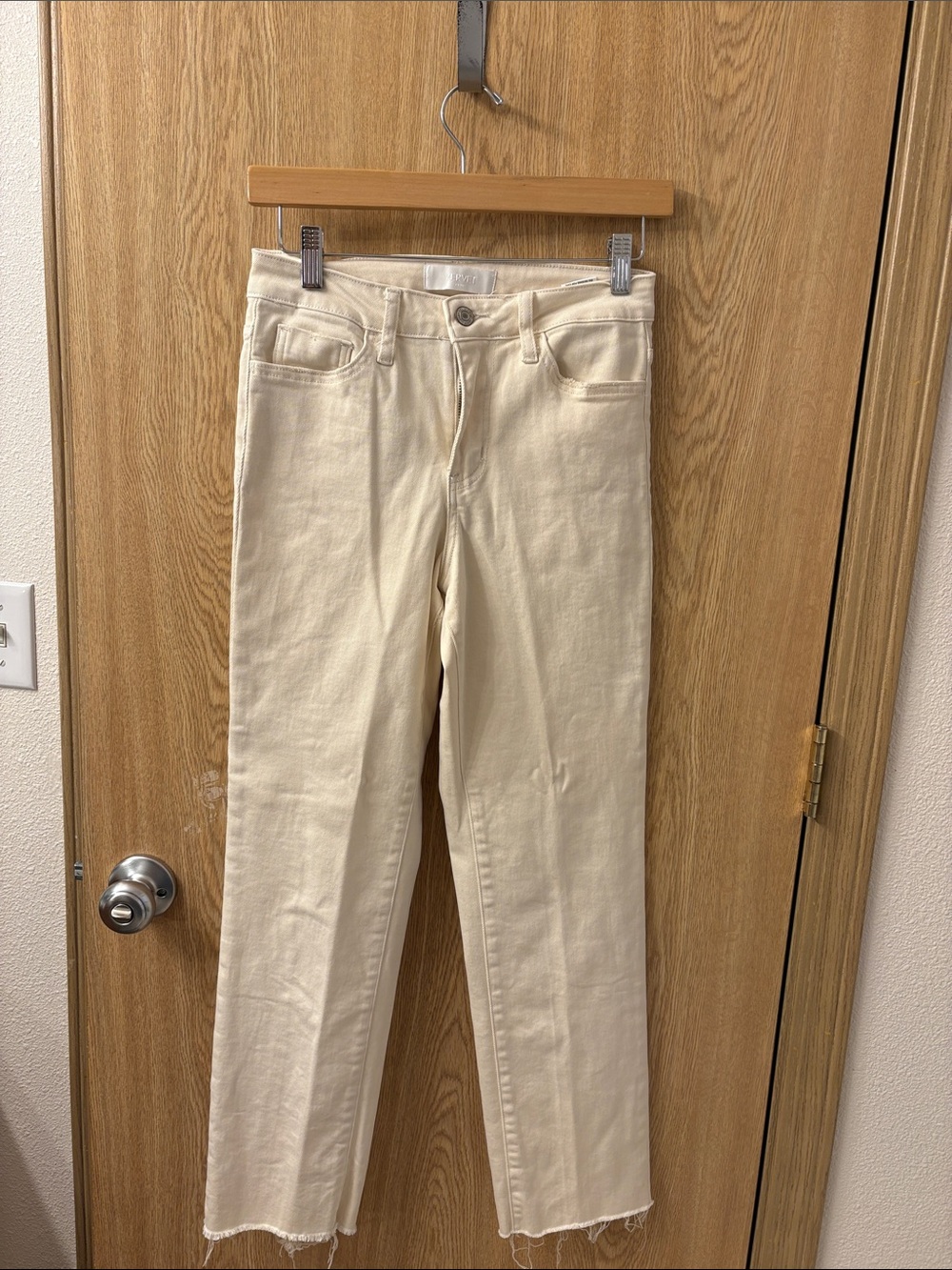 Vervet Women's Cream Straight-Leg Jeans